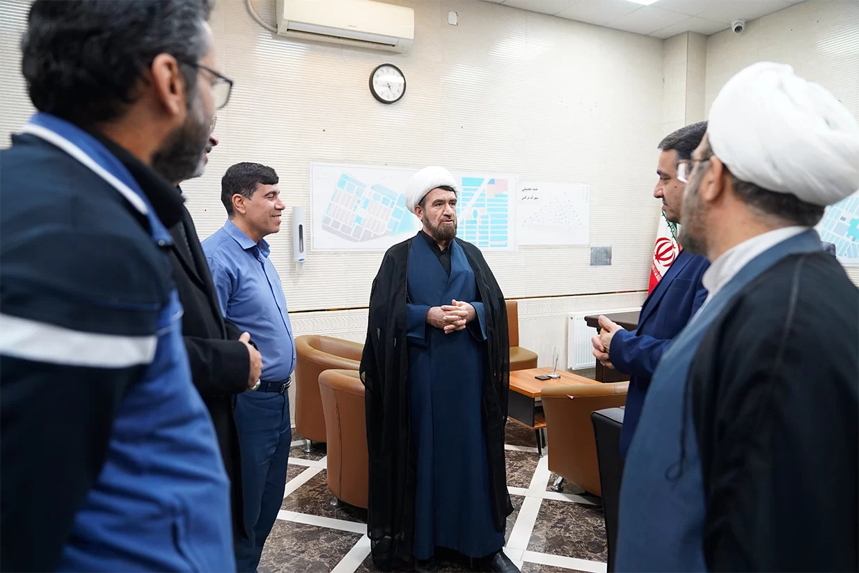 دیدار دادستان قم با خانواده محترم یکی از زندانیان استان در ماه مبارک رمضان 25 01111